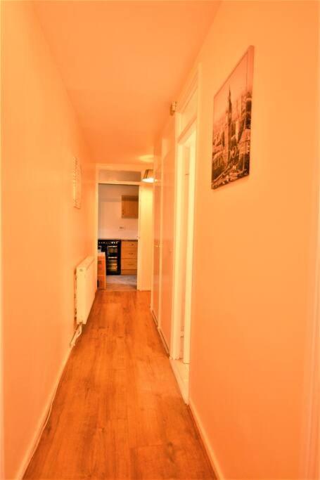 לונדון Spacious 2Bedroom Condo With Patio By Excel Centre מראה חיצוני תמונה