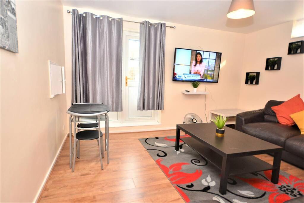 לונדון Spacious 2Bedroom Condo With Patio By Excel Centre מראה חיצוני תמונה